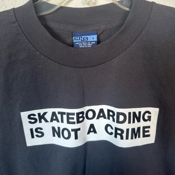 90s Santa Cruz Vintage “Skateboarding is not a Crime” OG Tee - Picture 2 of 3